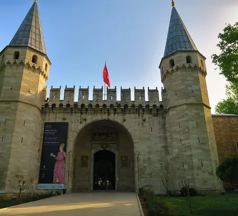 Topkapı Palace Gate of Salutation and approach into its Second Courtyard.