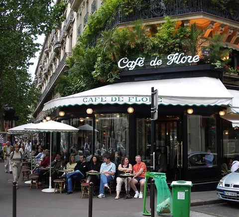 Famous café where Sartre , Simone de Beauvoir , Camus and Picasso used to eat. it is also the inspiration for the music compilation "Café de Flore - Rendez-vous à Saint-Germain-des-Prés ". English: Saint-Germain district : Café de Flore